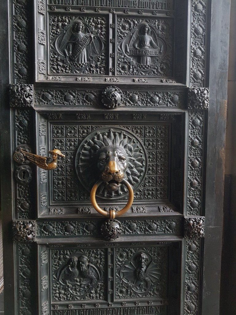 Gotik Mimarinin Başyapıtı: Köln Katedrali Freya Art koln-katedrali-ici