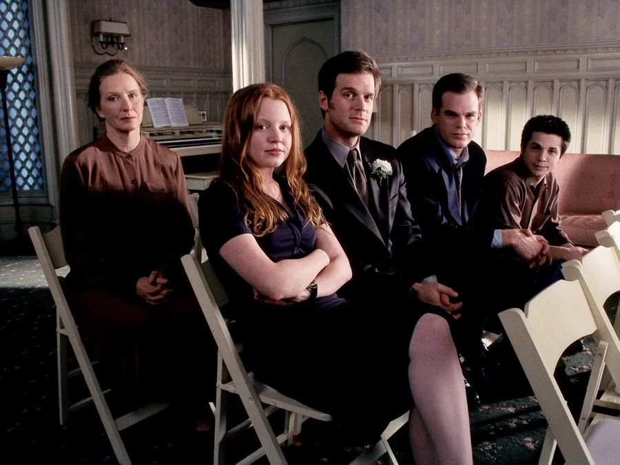 Six Feet Under Konusu ve Oyuncuları Freya Art Six Feet Under Konusu ve Oyuncuları