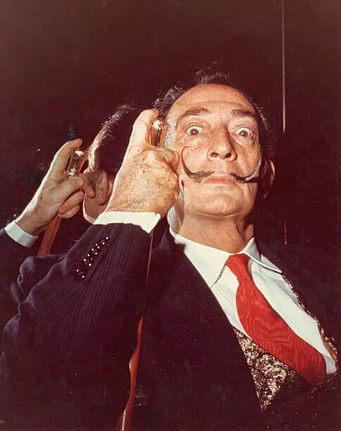 Salvador Dali Kimdir ve Sürrealizmle İlişkisi Nedir? Freya Art Salvador Dali Eserleri ve Popüler Kültür