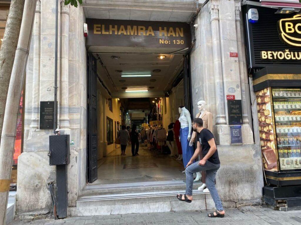 İstanbul Bienali: Elhamra Han’da Sanat Deneyimi Freya Art İstanbul Bienali’nde Elhamra Han’ın Önemi